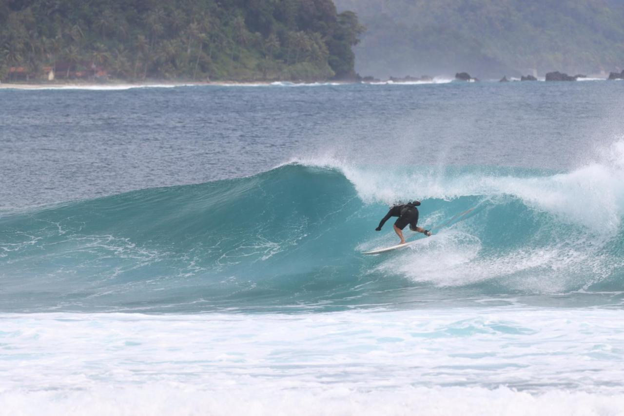 Rumah Nalu Surf Camp Krui Extérieur photo
